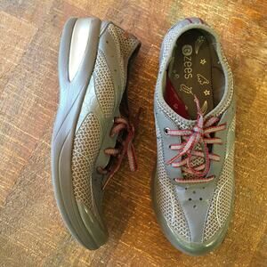 BZEES Flame Slip On Sneaker Mesh Grey Maroon Womens 9.5 Comfort Casual Walking